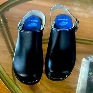 Cape Clogs